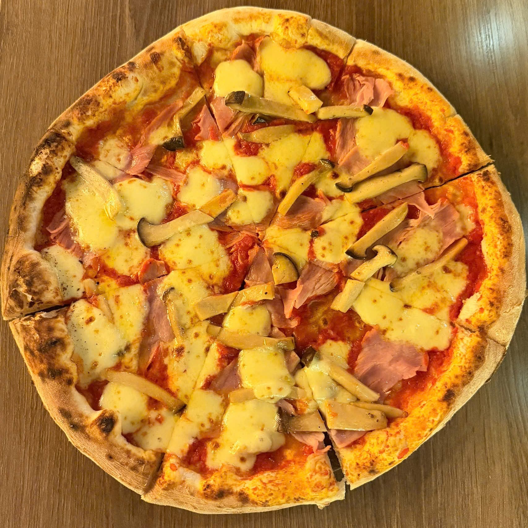 Pizza Nấm Thịt Nguội tại Cardi Pizzeria Đà Nẵng